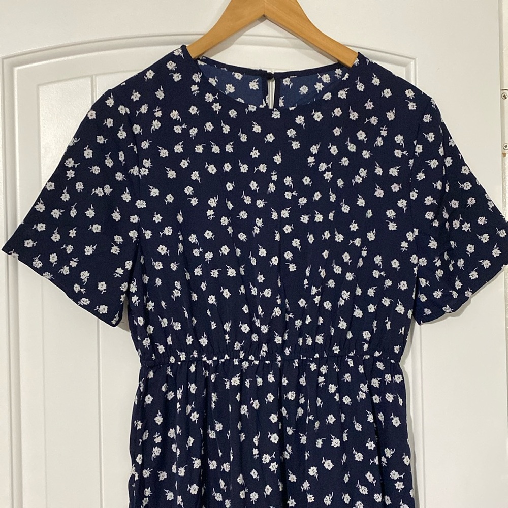 SHEIN Dress white little flowers on navy color dress